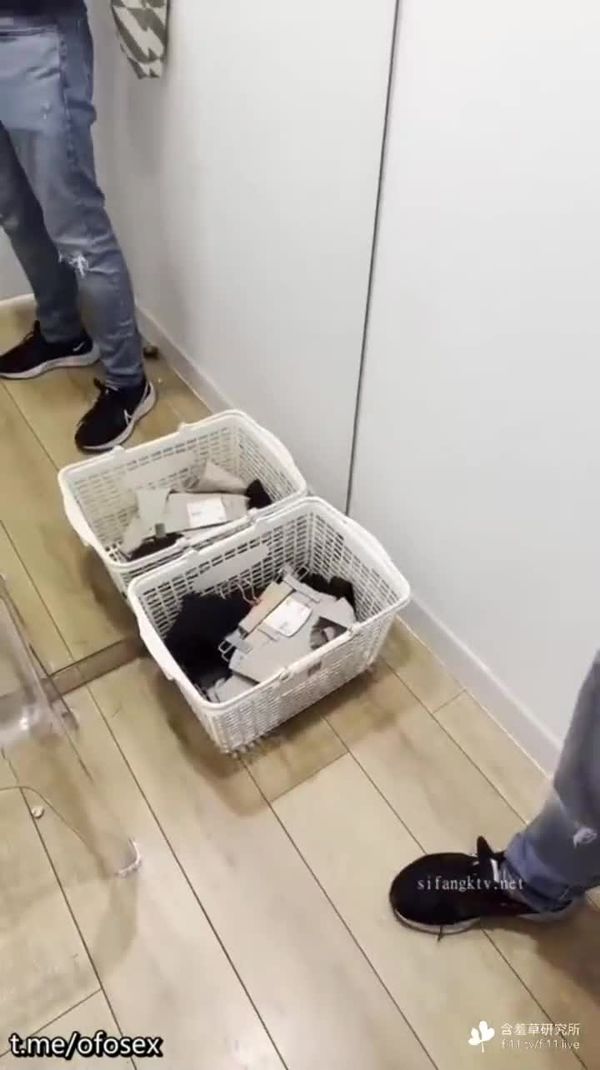 最新流出抖音极品巨乳网红李雅❤️ 和网友在试衣间操逼